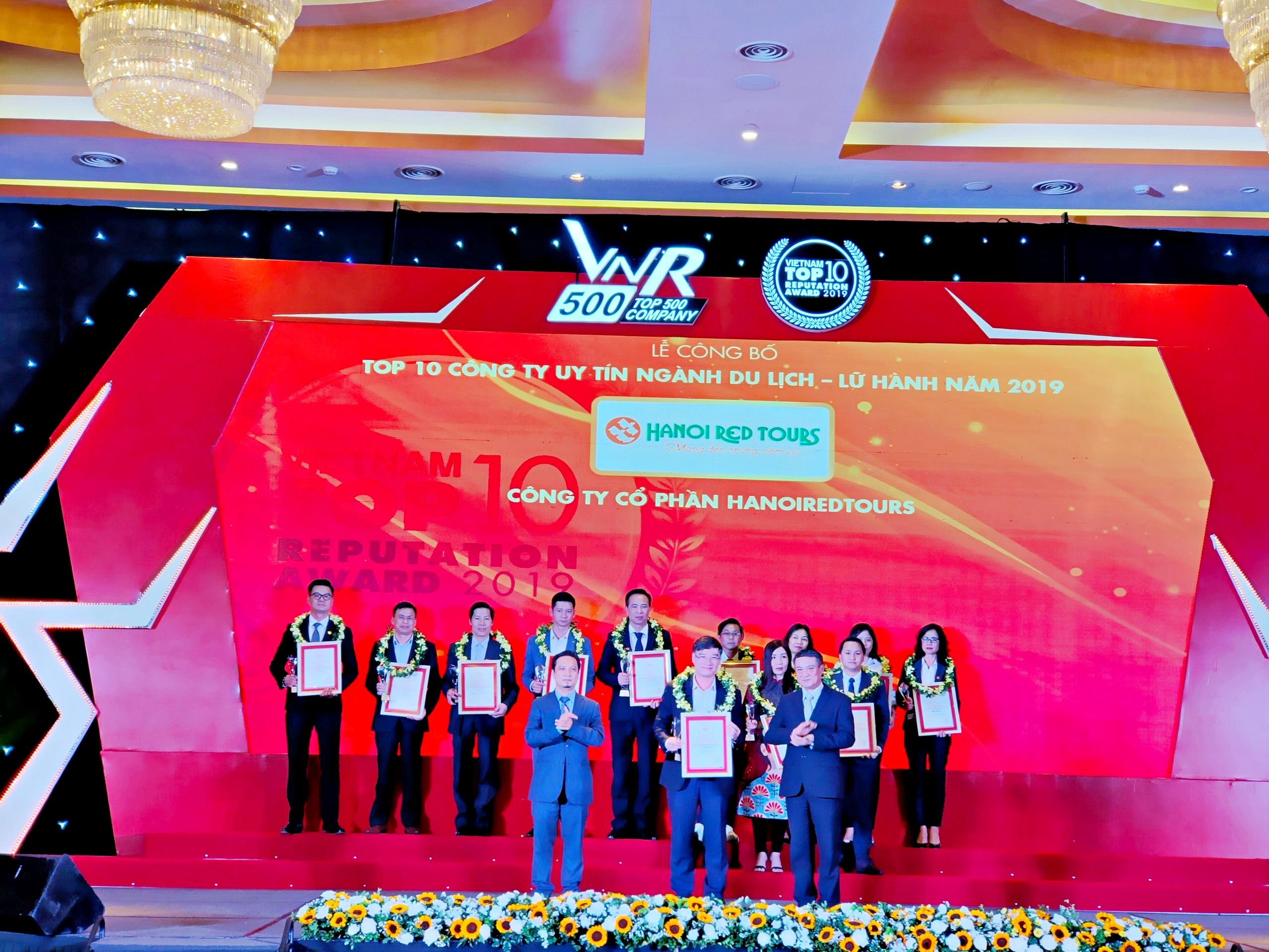 VNR vinh danh HanoiRedtours là Công Ty Lữ Hành Uy Tín Nhất Năm 2019 
